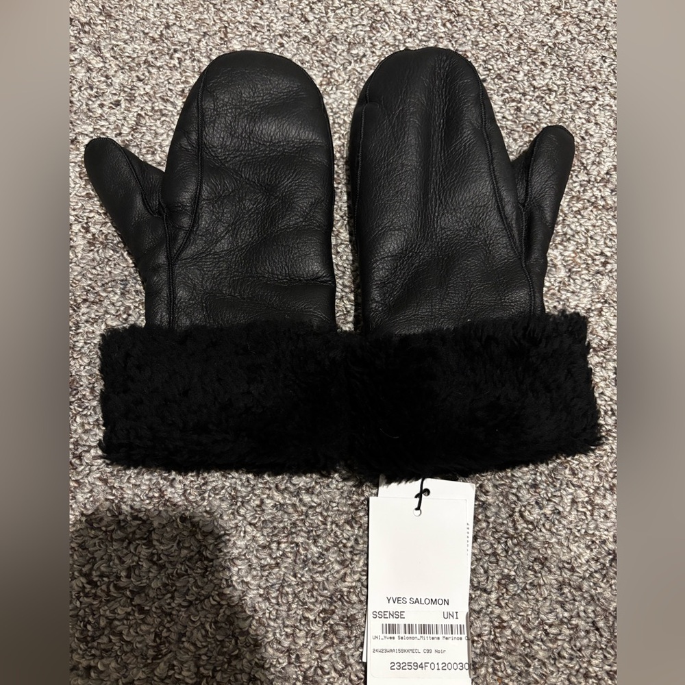 New with tag! Yves Salomon Black gloves